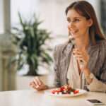 Business woman having lunch in a cafe